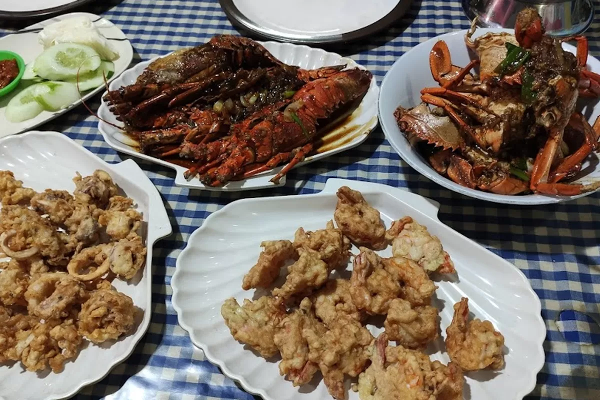 Savor Fresh Grilled Fish at Teluk Penyu, Cilacap